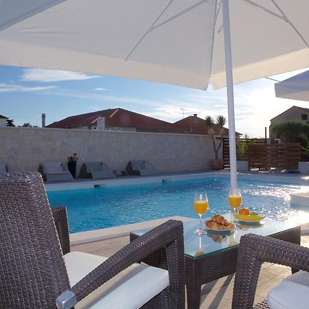 Banic Apartments With Pool 비오그라드나모루 외부 사진