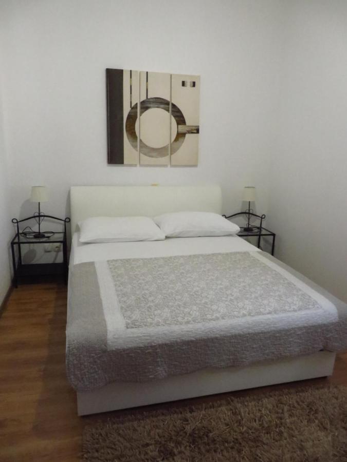 Banic Apartments With Pool 비오그라드나모루 외부 사진