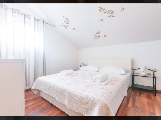 Banic Apartments With Pool 비오그라드나모루 외부 사진