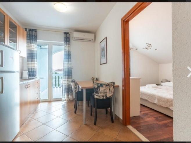 Banic Apartments With Pool 비오그라드나모루 외부 사진