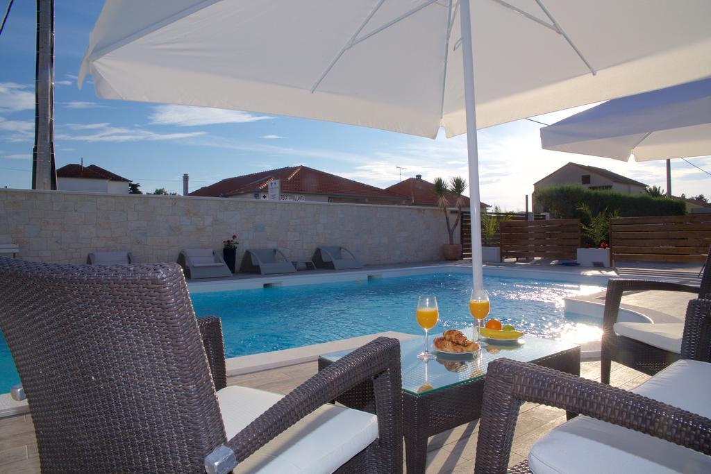 Banic Apartments With Pool 비오그라드나모루 외부 사진