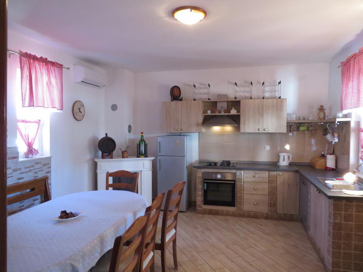 Banic Apartments With Pool 비오그라드나모루 외부 사진