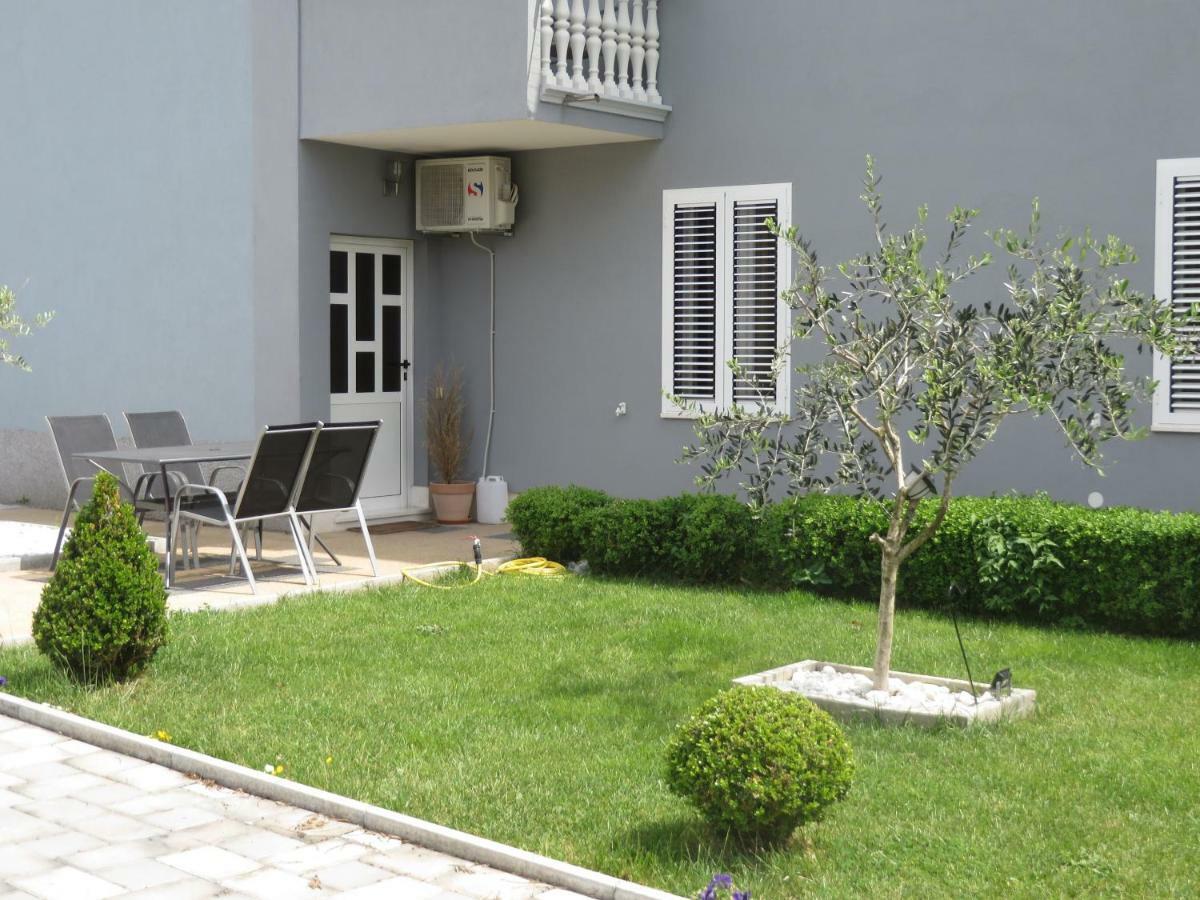 Banic Apartments With Pool 비오그라드나모루 외부 사진